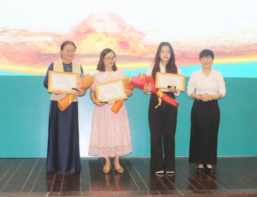 Giữ lửa làng nghề giữa lòng phố thị: TP.HCM tổng kết cuộc thi viết về Di Sản Văn hóa Việt TP HCM tổng kết cuộc thi viết về nghề và làng nghề truyền thống