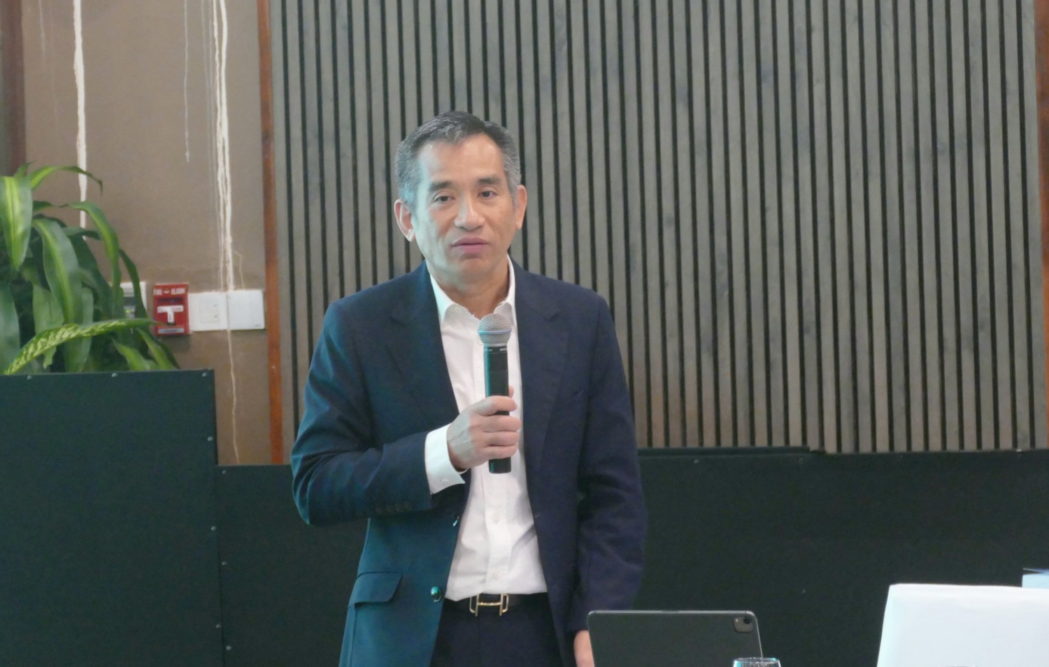 Ông Đặng Minh Phong - Kế toán trưởng, Trưởng Ban Tài chính Kế toán Petrovietnam phát biểu khai mạc hội thảo. Ông Đặng Minh Phong - Kế toán trưởng, Trưởng Ban Tài chính Kế toán Petrovietnam phát biểu khai mạc hội thảo.