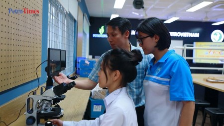 [VIDEO] Phòng STEM của Petrovietnam mở ra cánh cửa tri thức cho học sinh vùng cao Đắk Lắk