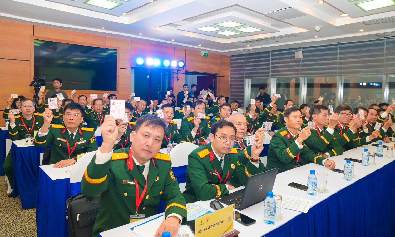 Phát huy phẩm chất “Bộ đội Cụ Hồ”, xây dựng lực lượng vững mạnh cùng Petrovietnam phát triển trong giai đoạn mới Phát huy phẩm chất “Bộ đội Cụ Hồ”, xây dựng lực lượng vững mạnh cùng Petrovietnam phát triển trong giai đoạn mới