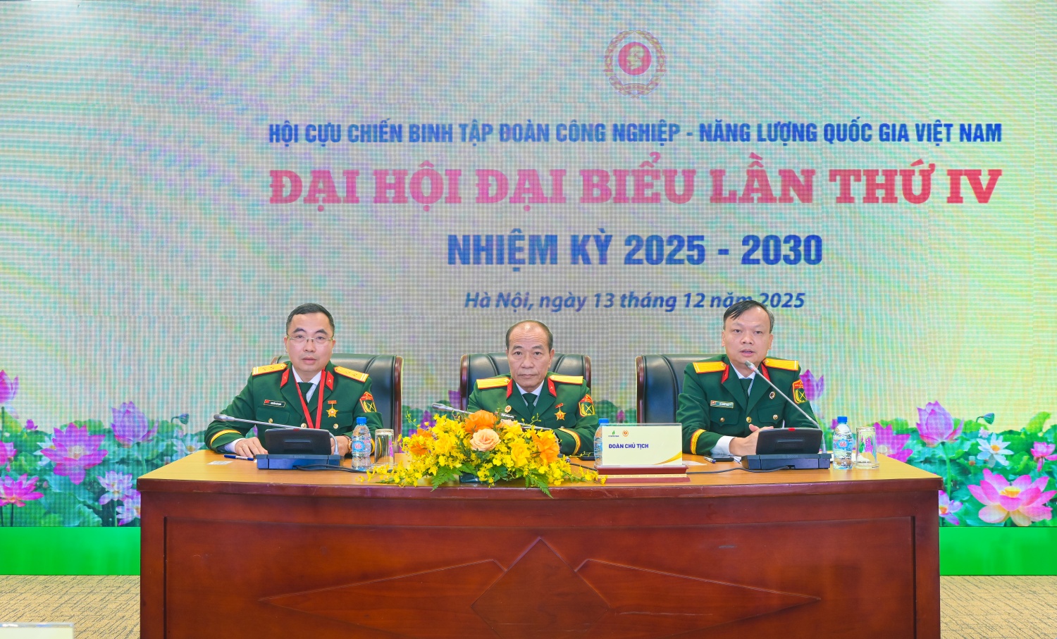 Phát huy phẩm chất “Bộ đội Cụ Hồ”, xây dựng lực lượng vững mạnh cùng Petrovietnam phát triển trong giai đoạn mới Phát huy phẩm chất “Bộ đội Cụ Hồ”, xây dựng lực lượng vững mạnh cùng Petrovietnam phát triển trong giai đoạn mới