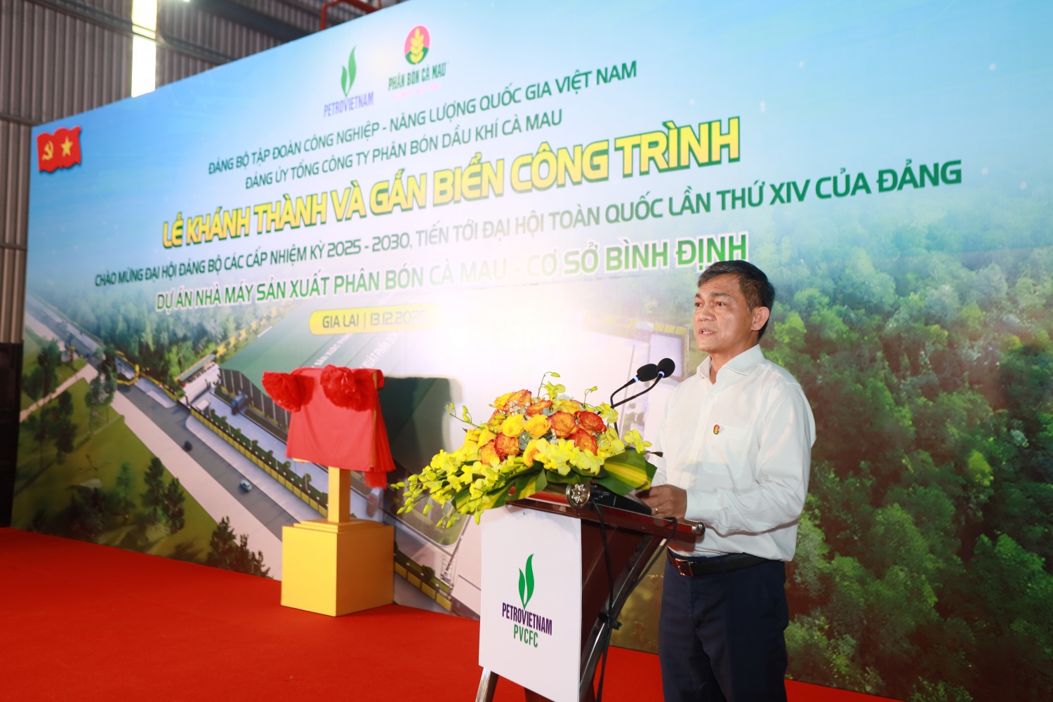 Đồng chí Văn Tiến Thanh – Phó Bí thư Đảng ủy, Tổng Giám đốc PVCFC cho biết, Nhà máy Sản xuất Phân bón – Cơ sở Bình Định sẽ đóng góp tích cực vào ngân sách Nhà nước, tăng tốc độ cung ứng và đảm bảo nguồn phân bón cho thị trường khu vực Gia Lai và các tỉnh lân cận. Đồng chí Văn Tiến Thanh – Phó Bí thư Đảng ủy, Tổng Giám đốc PVCFC cho biết, Nhà máy Sản xuất Phân bón – Cơ sở Bình Định sẽ đóng góp tích cực vào ngân sách Nhà nước, tăng tốc độ cung ứng và đảm bảo nguồn phân bón cho thị trường khu vực Gia Lai và các tỉnh