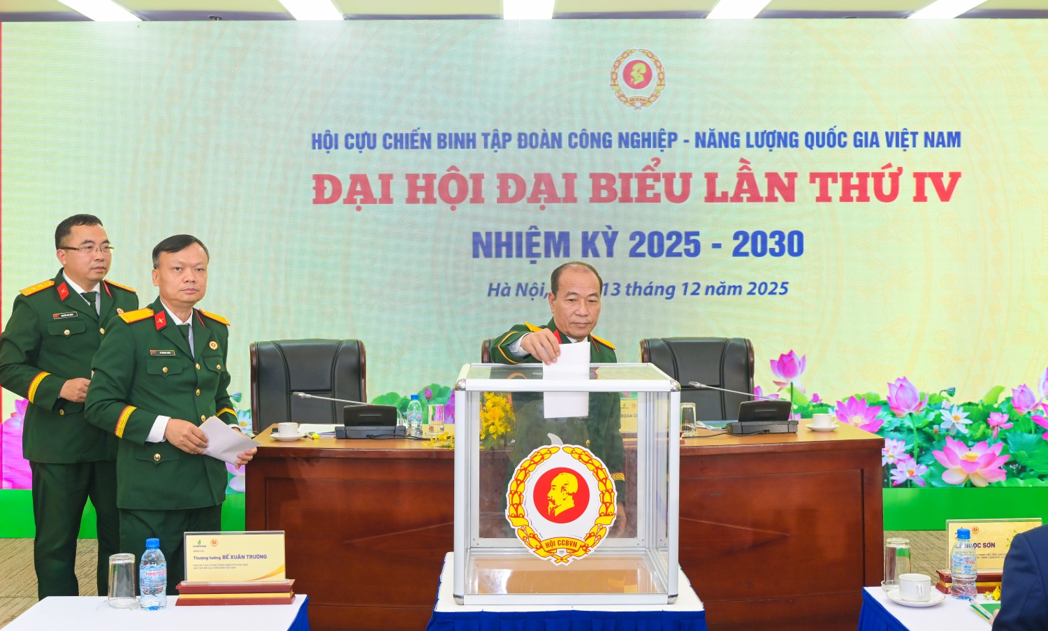 Phát huy phẩm chất “Bộ đội Cụ Hồ”, xây dựng lực lượng vững mạnh cùng Petrovietnam phát triển trong giai đoạn mới Phát huy phẩm chất “Bộ đội Cụ Hồ”, xây dựng lực lượng vững mạnh cùng Petrovietnam phát triển trong giai đoạn mới