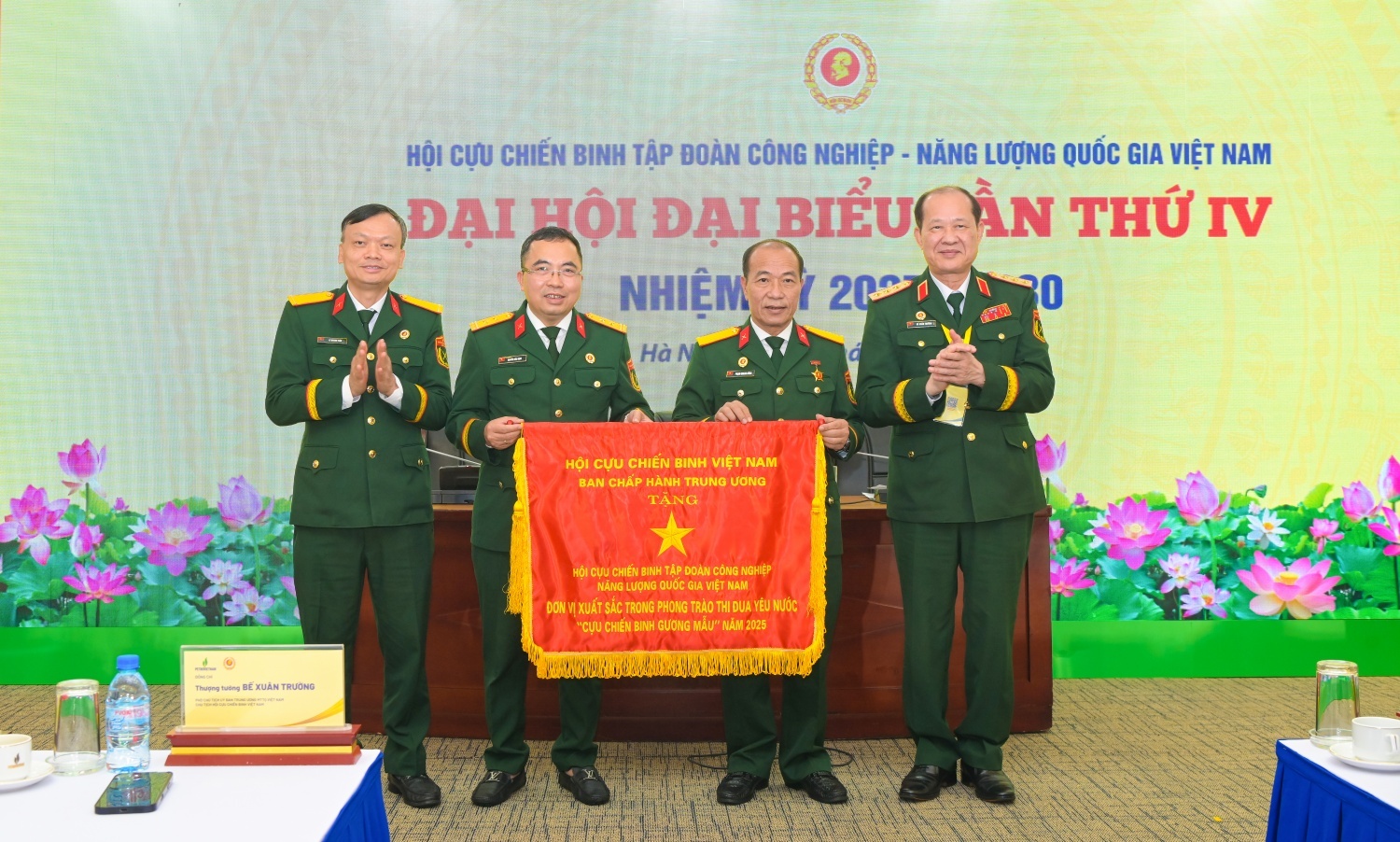 Xây dựng Hội CCB Petrovietnam vững mạnh toàn diện, đồng hành thực hiện thành công chiến lược phát triển Tập đoàn Xây dựng Hội CCB Petrovietnam vững mạnh toàn diện, đồng hành thực hiện thành công chiến lược phát triển Tập đoàn