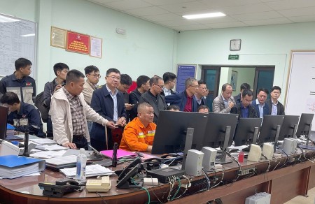 Đóng điện Dự án Nâng công suất Trạm biến áp 500kV Hòa Bình