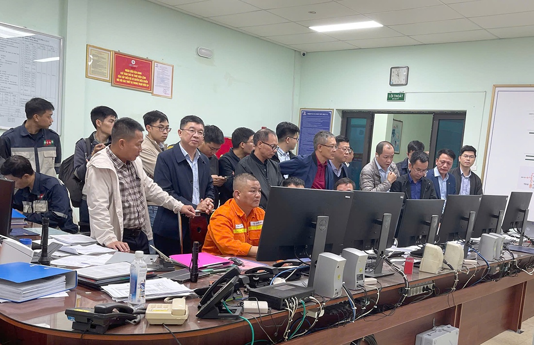 Đóng điện Dự án Nâng công suất Trạm biến áp 500kV Hòa Bình Đóng điện Dự án Nâng công suất Trạm biến áp 500kV Hòa Bình