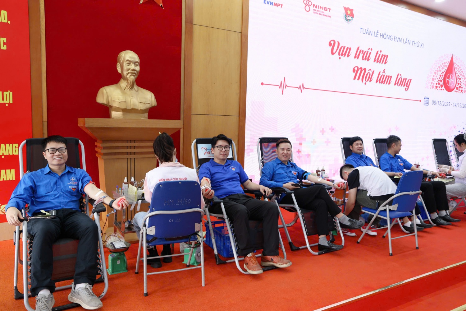 EVNNPT lan tỏa tinh thần nhân ái qua Tuần lễ hồng EVN lần thứ XI EVNNPT lan tỏa tinh thần nhân ái qua Tuần lễ hồng EVN lần thứ XI