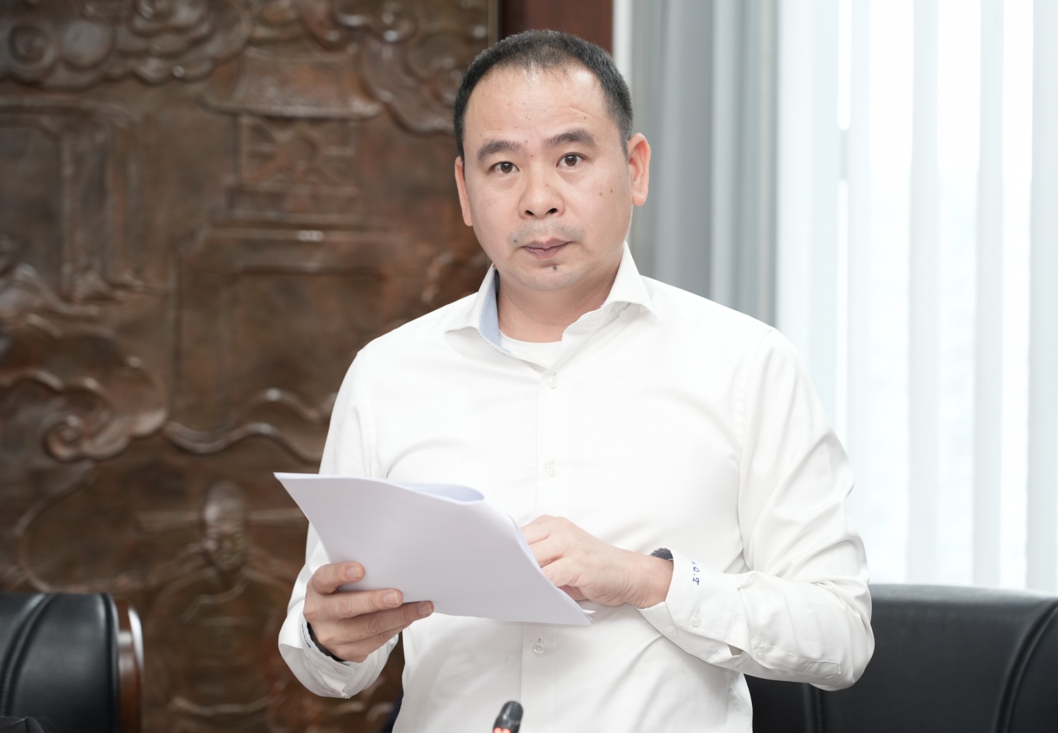 Đồng chí Hoàng Quyết Thắng, Uỷ viên BTV Đảng ủy, Chủ nhiệm UBKT Đảng ủy, Phó Giám đốc Chi nhánh trình bày báo cáo kiểm điểm Ban Giám đốc Chi nhánh năm 2025 Đồng chí Hoàng Quyết Thắng, Uỷ viên BTV Đảng ủy, Chủ nhiệm UBKT Đảng ủy, Phó Giám đốc Chi nhánh trình bày báo cáo kiểm điểm Ban Giám đốc Chi nhánh năm 2025