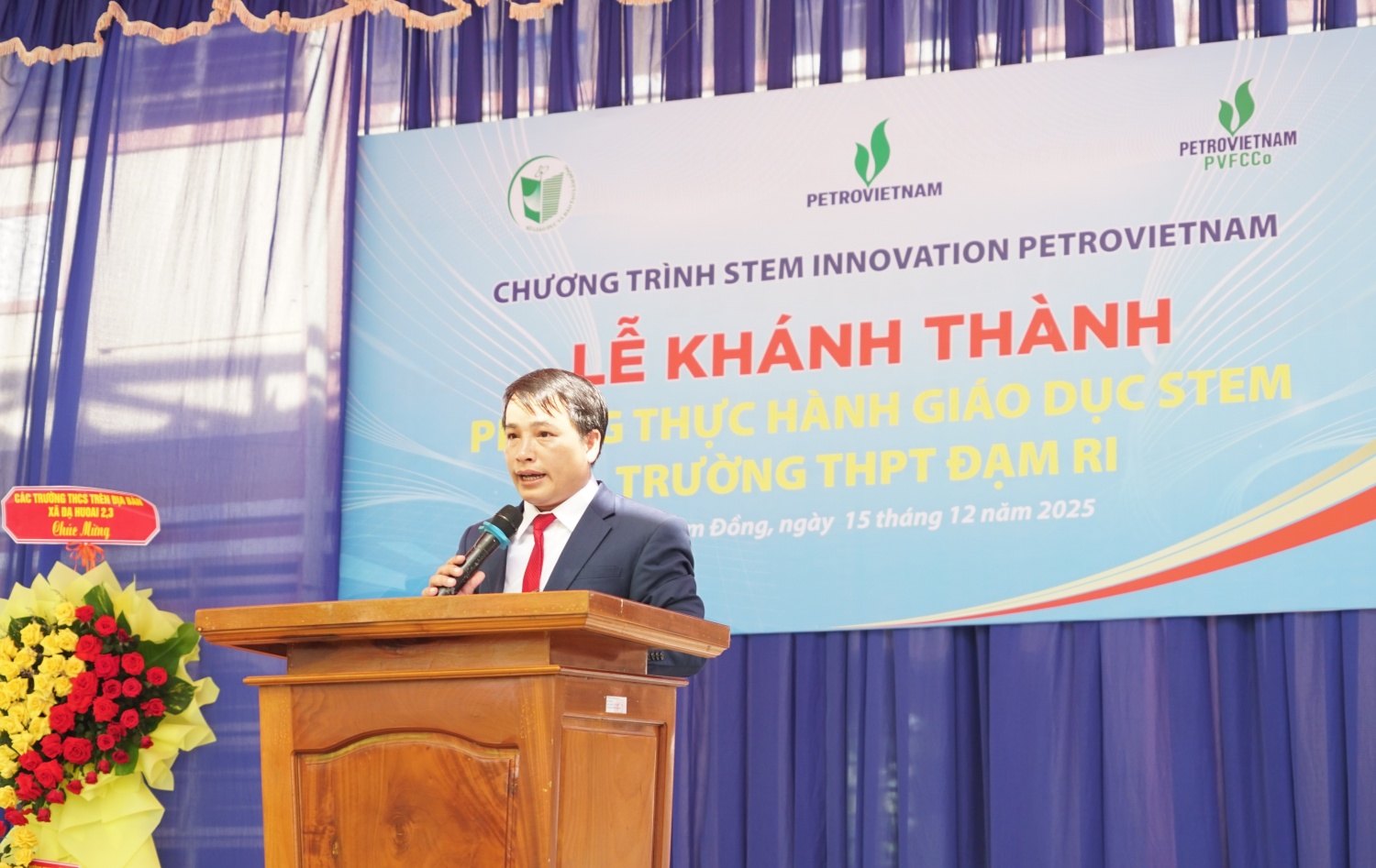 Phòng STEM Innovation Petrovietnam tại Trường THPT Đạm Ri:
Tiếp sức sáng tạo - nghiên cứu khoa học Phòng STEM Innovation Petrovietnam tại Trường THPT Đạm Ri:
Tiếp sức sáng tạo - nghiên cứu khoa học