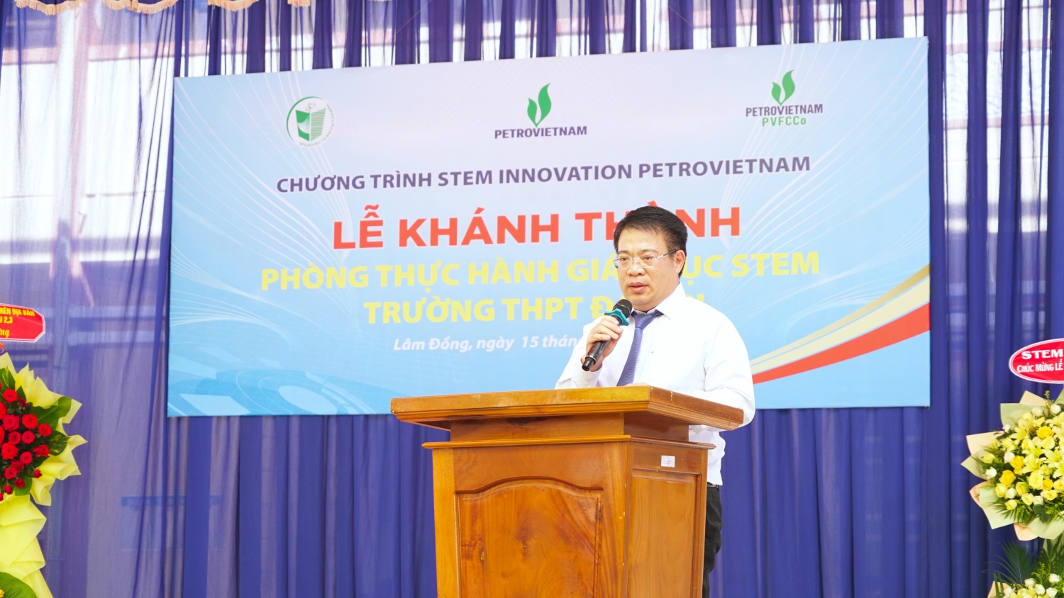 Phòng STEM Innovation Petrovietnam tại Trường THPT Đạm Ri:
Tiếp sức sáng tạo - nghiên cứu khoa học Phòng STEM Innovation Petrovietnam tại Trường THPT Đạm Ri:
Tiếp sức sáng tạo - nghiên cứu khoa học