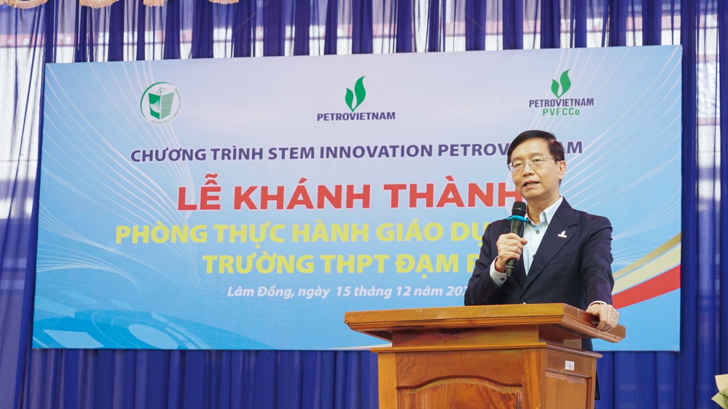 Phòng STEM Innovation Petrovietnam tại Trường THPT Đạm Ri:
Tiếp sức sáng tạo - nghiên cứu khoa học Phòng STEM Innovation Petrovietnam tại Trường THPT Đạm Ri:
Tiếp sức sáng tạo - nghiên cứu khoa học