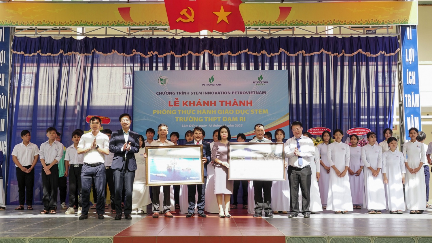 Khánh thành Phòng STEM Innovation Petrovietnam tại Trường THPT Đạm Ri: Tiếp sức sáng tạo - nghiên cứu khoa học Phòng STEM Innovation Petrovietnam tại Trường THPT Đạm Ri:
Tiếp sức sáng tạo - nghiên cứu khoa học