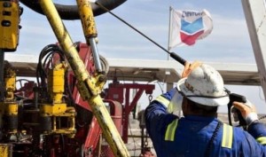 Vì sao Chevron giảm giá dầu thô Venezuela bán cho Mỹ?