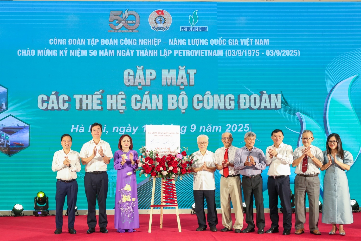 Công đoàn Petrovietnam: 34 năm giữ lửa truyền thống, điểm tựa của người lao động Công đoàn Petrovietnam: 34 năm giữ lửa truyền thống, điểm tựa của người lao động