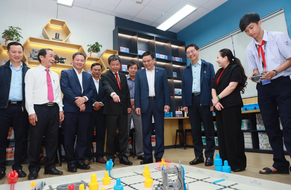 Petrovietnam's STEM Innovation contributes to promoting modern education and developing human resources in science and technology Petrovietnam's STEM Innovation contributes to promoting modern education and developing human resources in science and technology