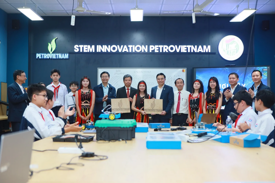 Petrovietnam's STEM Innovation contributes to promoting modern education and developing human resources in science and technology Petrovietnam's STEM Innovation contributes to promoting modern education and developing human resources in science and technology