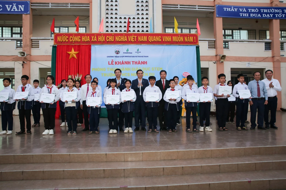 Petrovietnam's STEM Innovation contributes to promoting modern education and developing human resources in science and technology Petrovietnam's STEM Innovation contributes to promoting modern education and developing human resources in science and technology