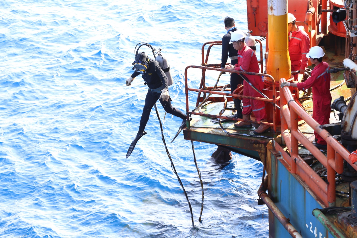 Chuyện đào tạo người làm chủ biển sâu ở PV College