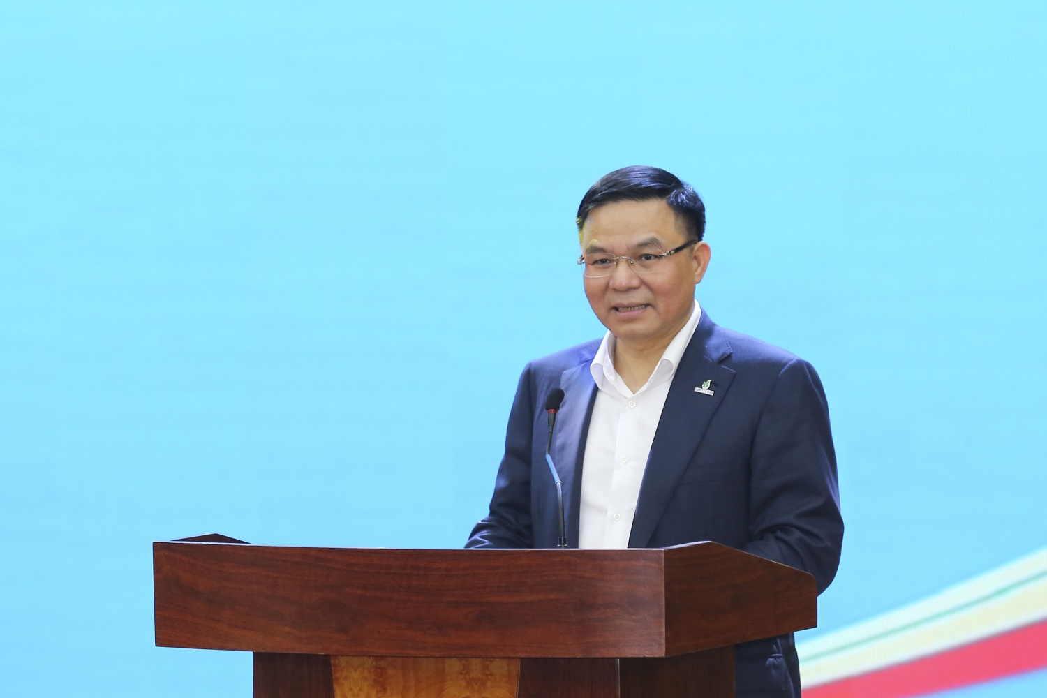 Đồng chí Lê Mạnh Hùng – Bí thư Đảng uỷ, Chủ tịch HĐTV Petrovietnam tin tưởng và hy vọng phòng STEM sẽ tạo điều kiện thay đổi về môi trường giáo dục, hỗ trợ cho phương thức giáo dục của nhà trường ngày một tốt hơn và đào tạo ra nhiều nhân tài cho đất nước.