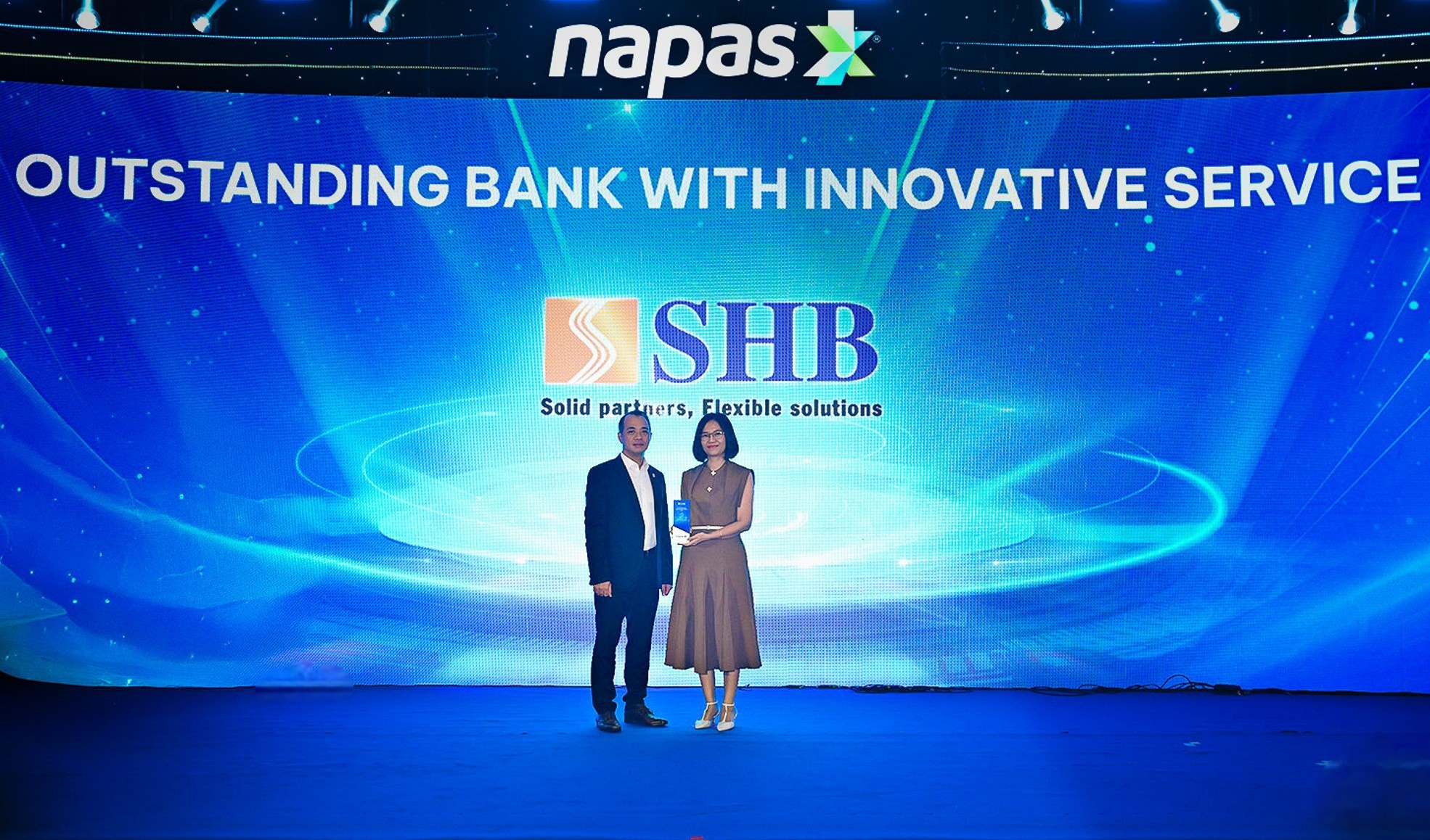 SHB nhận giải Ngân hàng xuất sắc về đổi mới sáng tạo, thúc đẩy tương lai thanh toán không tiền mặt