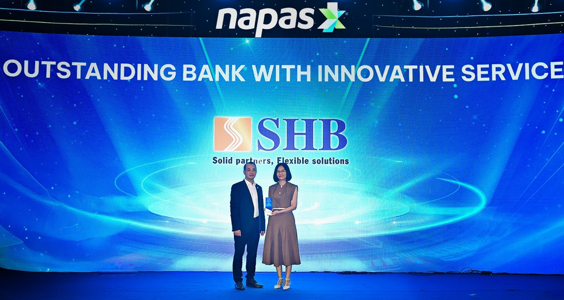 SHB nhận giải Ngân hàng xuất sắc về đổi mới sáng tạo, thúc đẩy tương lai thanh toán không tiền mặt