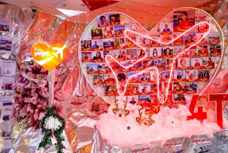 Giáng sinh về sớm, không gian văn phòng Vietjet rực rỡ sắc màu