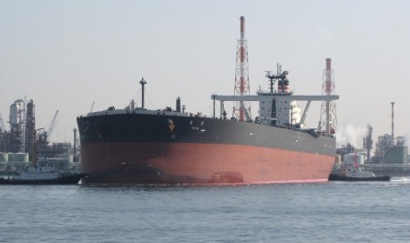 Căng thẳng lên cao, Mỹ phong tỏa toàn diện dầu mỏ ra vào Venezuela