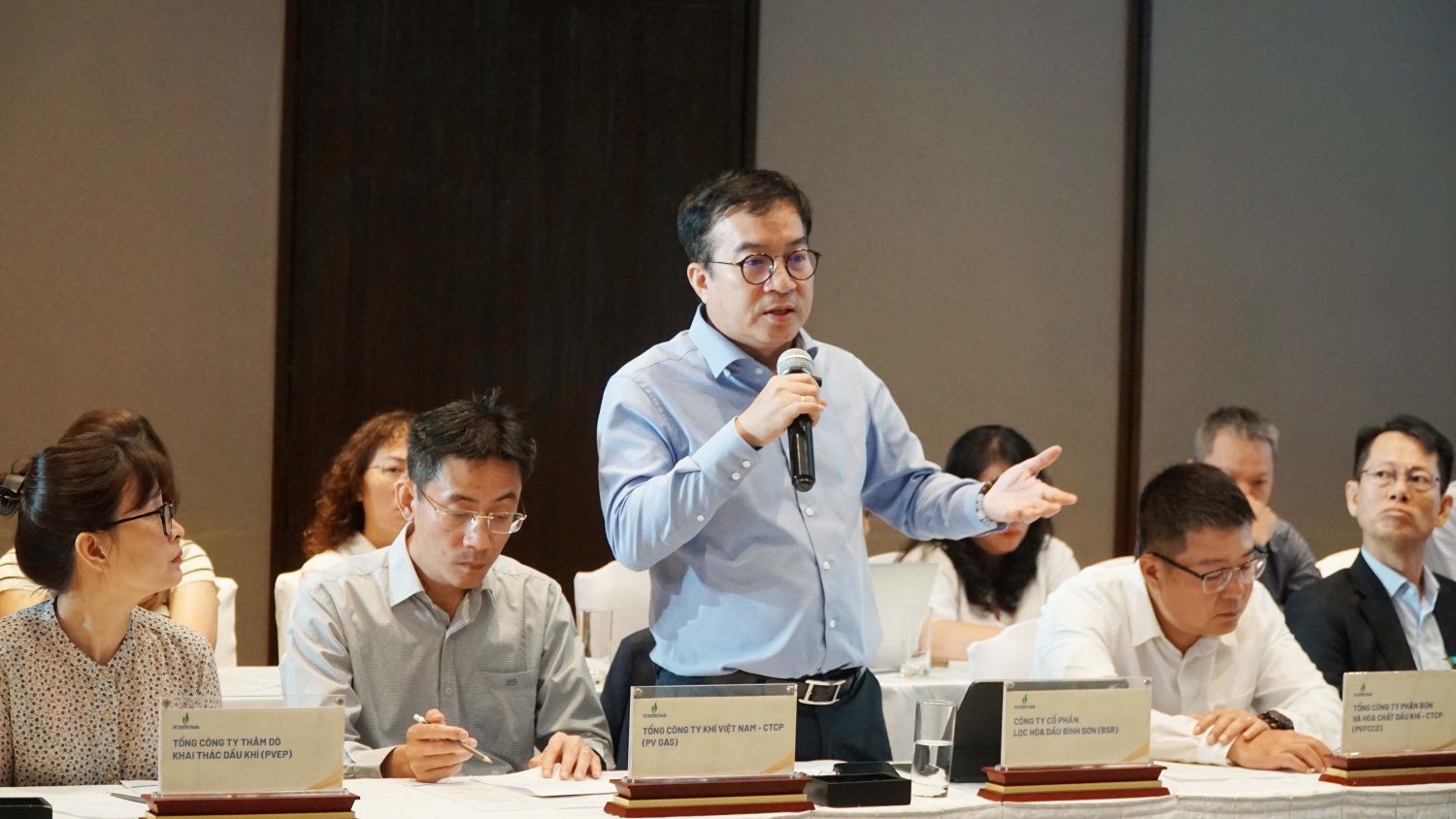 Tổng Giám đốc BSR Nguyễn Việt Thắng đóng góp ý kiến thảo luận Tổng Giám đốc BSR Nguyễn Việt Thắng đóng góp ý kiến thảo luận