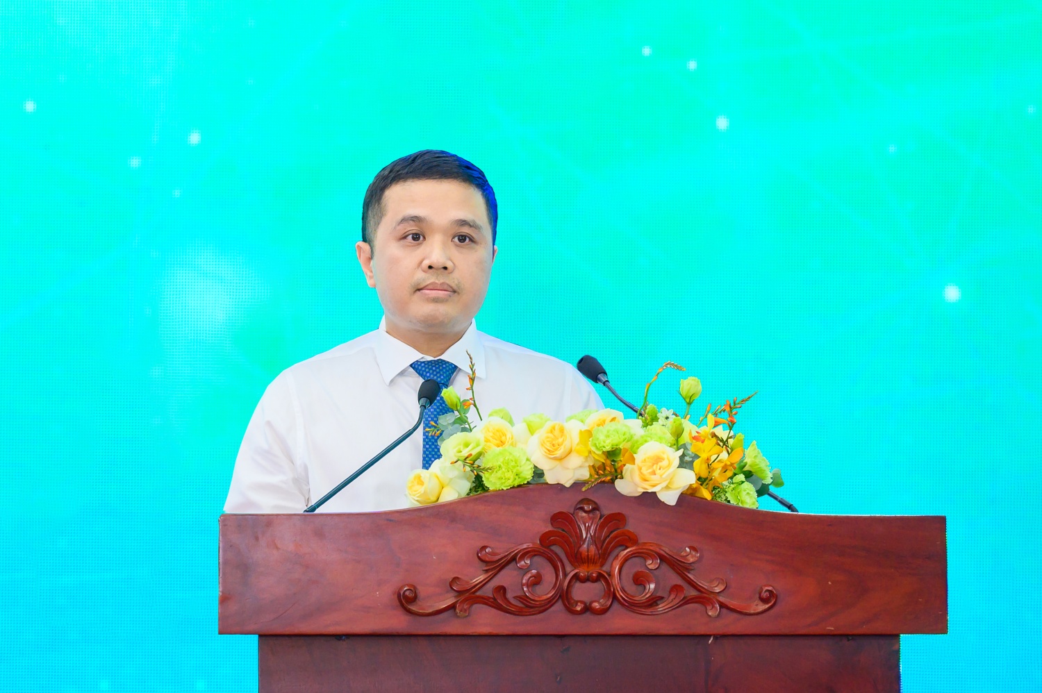 Đ/c Nguyễn Đăng Trình – Phó Bí thư Đảng ủy, Tổng Giám đốc PVOIL phát biểu tại Hội nghị Đ/c Nguyễn Đăng Trình – Phó Bí thư Đảng ủy, Tổng Giám đốc PVOIL phát biểu tại Hội nghị