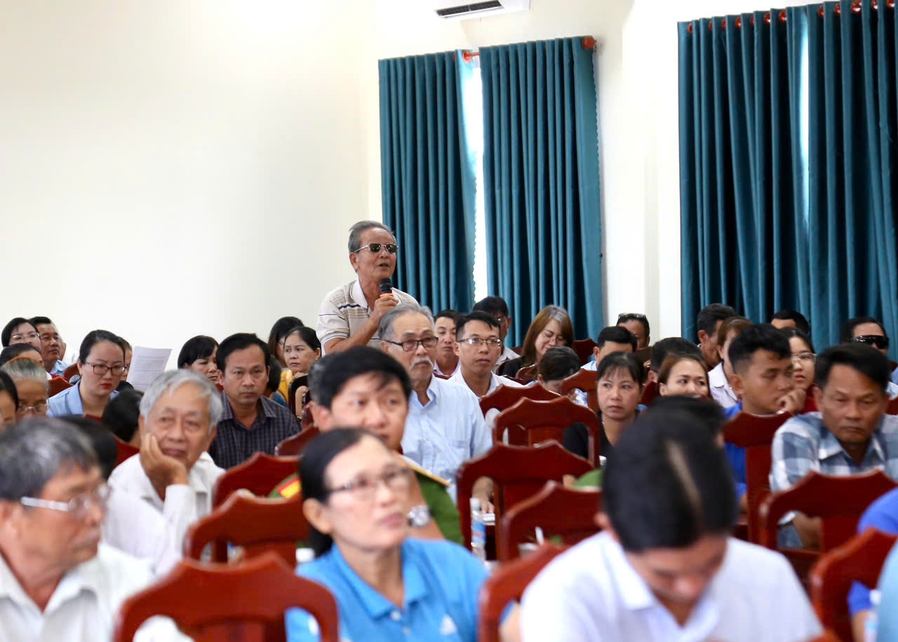 Đại biểu Quốc hội Lê Mạnh Hùng tham gia tiếp xúc cử tri tại Cà Mau sau Kỳ họp thứ 10, Quốc hội khóa XV Đại biểu Quốc hội Lê Mạnh Hùng tham gia tiếp xúc cử tri tại Cà Mau sau Kỳ họp thứ 10, Quốc hội khóa XV