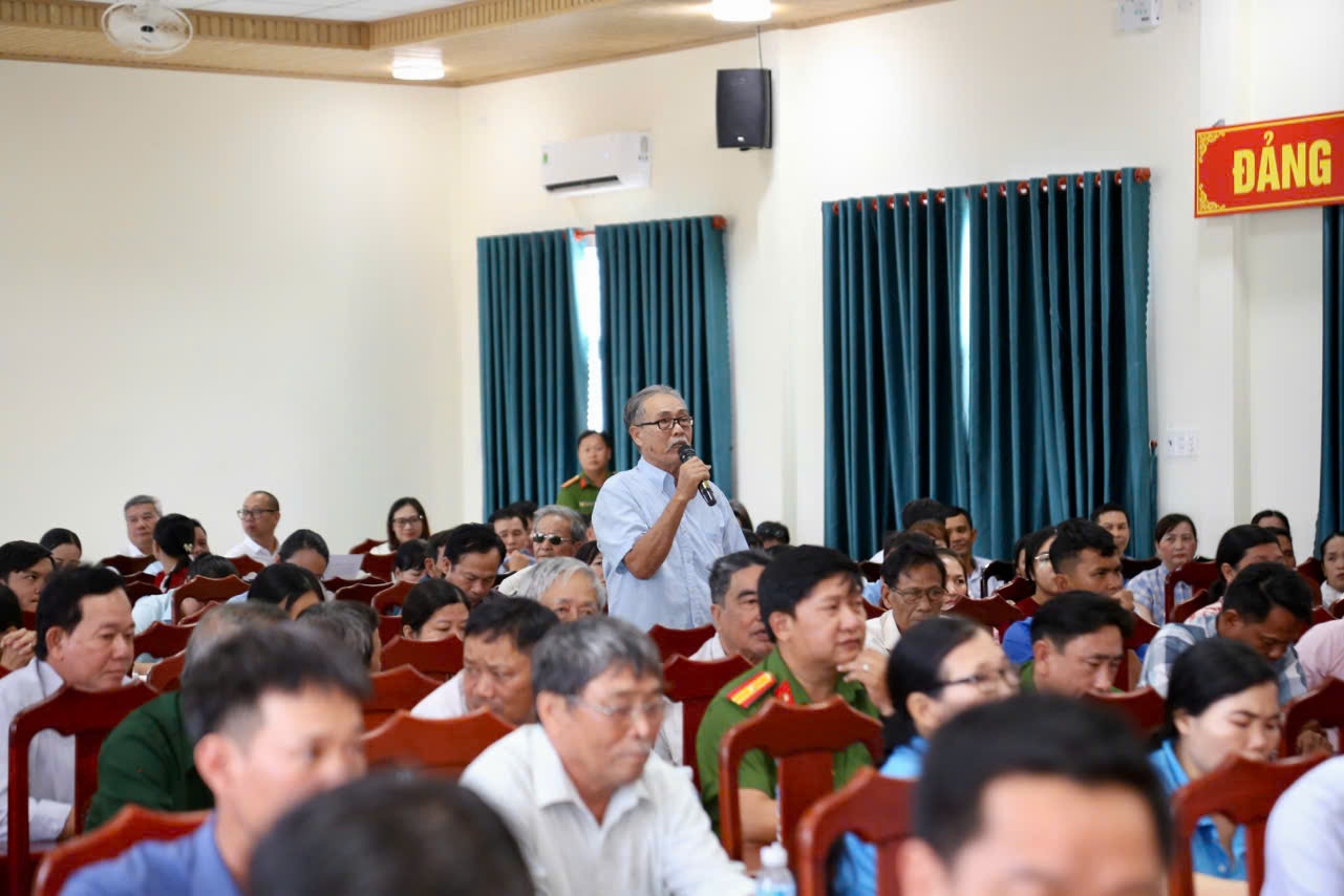 Đại biểu Quốc hội Lê Mạnh Hùng tham gia tiếp xúc cử tri tại Cà Mau sau Kỳ họp thứ 10, Quốc hội khóa XV Đại biểu Quốc hội Lê Mạnh Hùng tham gia tiếp xúc cử tri tại Cà Mau sau Kỳ họp thứ 10, Quốc hội khóa XV