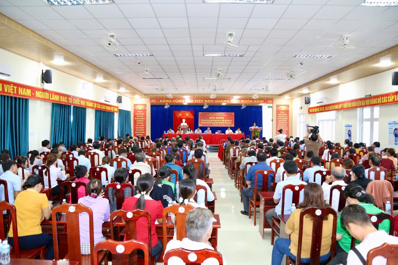 Đại biểu Quốc hội Lê Mạnh Hùng tham gia tiếp xúc cử tri tại Cà Mau sau Kỳ họp thứ 10, Quốc hội khóa XV Đại biểu Quốc hội Lê Mạnh Hùng tham gia tiếp xúc cử tri tại Cà Mau sau Kỳ họp thứ 10, Quốc hội khóa XV