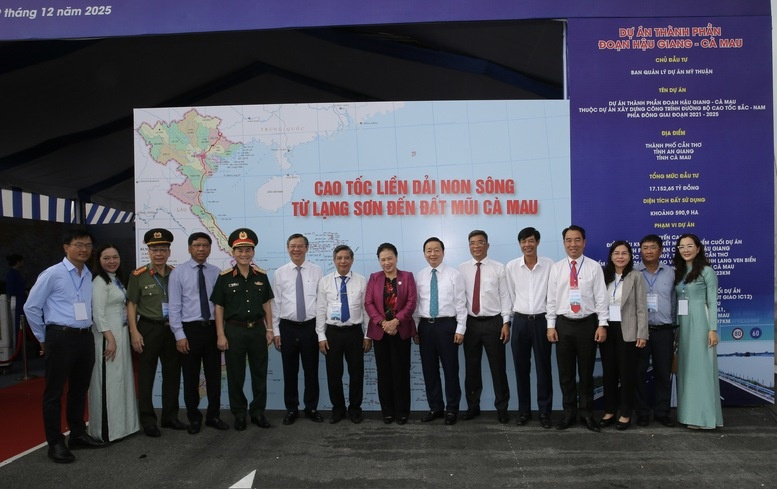 Nguyên Chủ tịch Quốc hội Nguyễn Thị Kim Ngân, Phó Thủ tướng Trần Hồng Hà dự lễ khánh thành tuyến chính dự án thành phần đoạn Cần Thơ - Hậu Giang và thông xe kỹ thuật đoạn Hậu Giang – Cà Mau thuộc dự án đường bộ cao tốc Bắc - Nam phía Đông