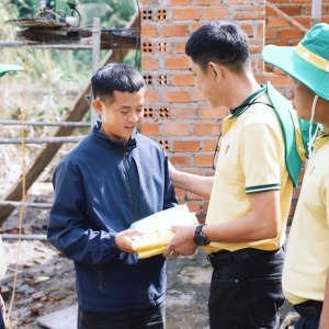 “Phân Bón Cà Mau – Cùng nhau san sẻ”: Dựng lại mái ấm sau mưa lũ