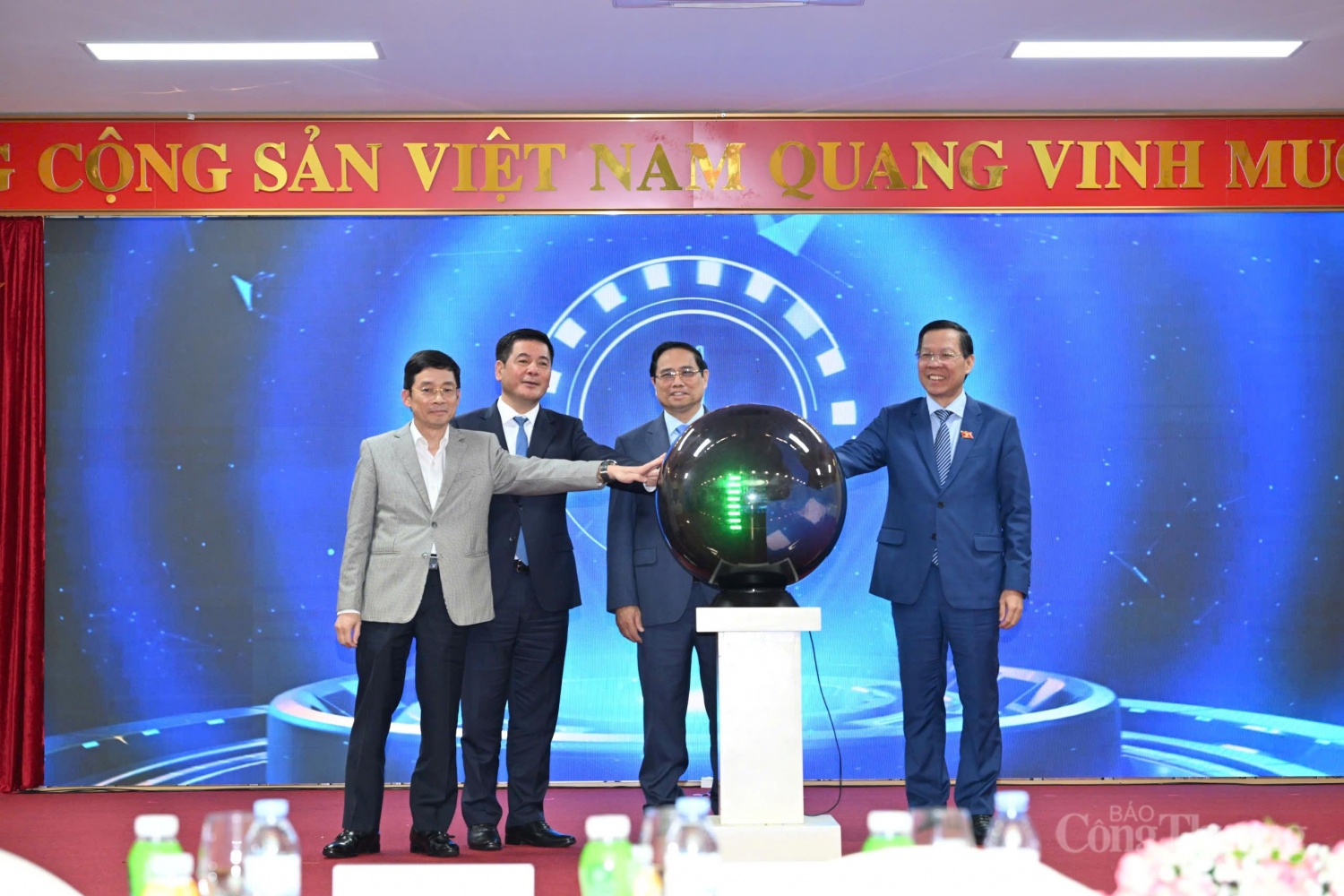 Thủ tướng: Ngành Công Thương phải giữ vai trò tiên phong thúc đẩy tăng trưởng và hiện đại hóa