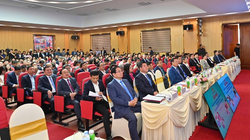 Lần đầu tiên xuất nhập khẩu Việt Nam vượt 900 tỷ USD