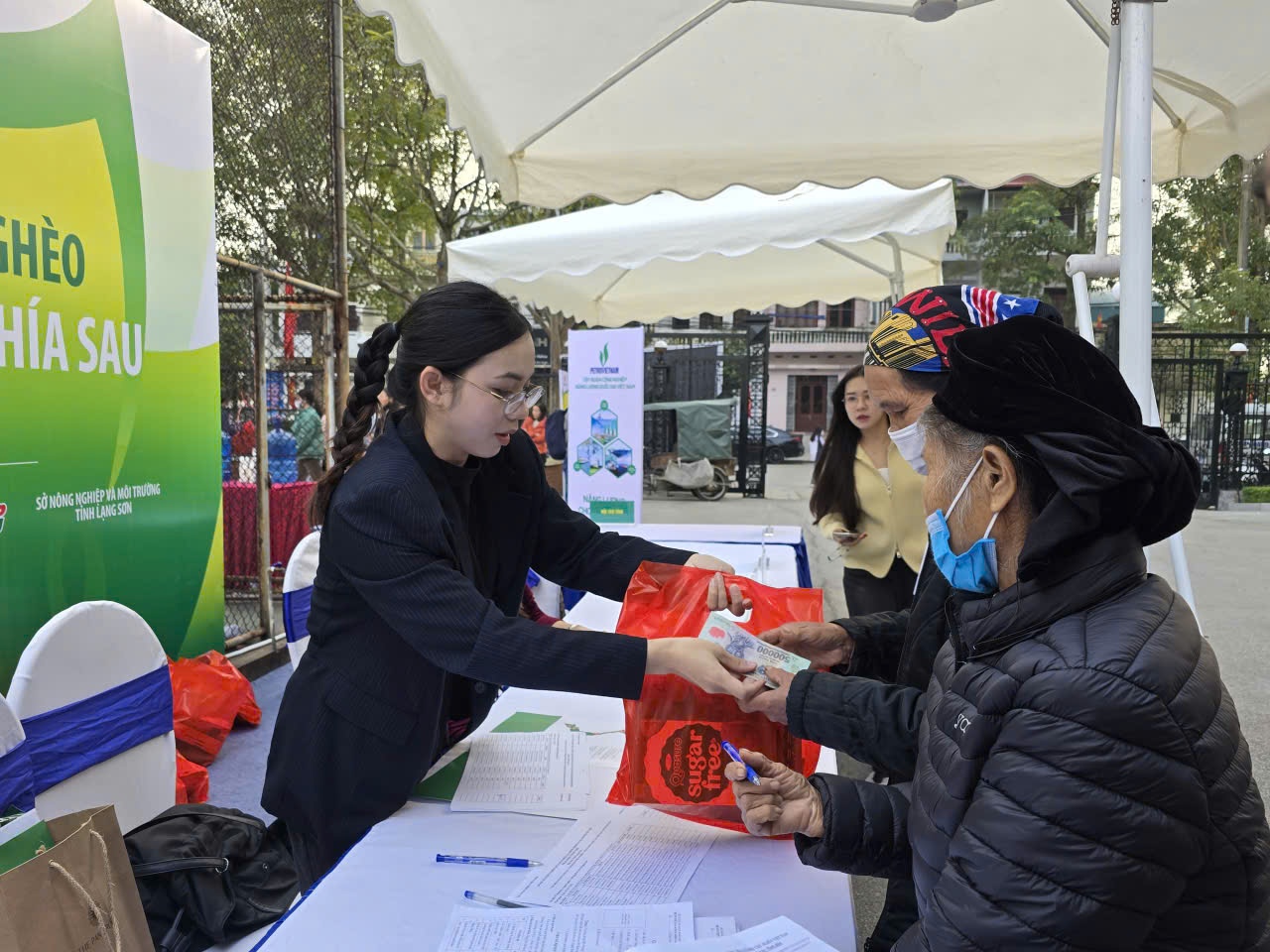 Giảm nghèo bền vững gắn với nông nghiệp sinh thái và bảo vệ môi trường