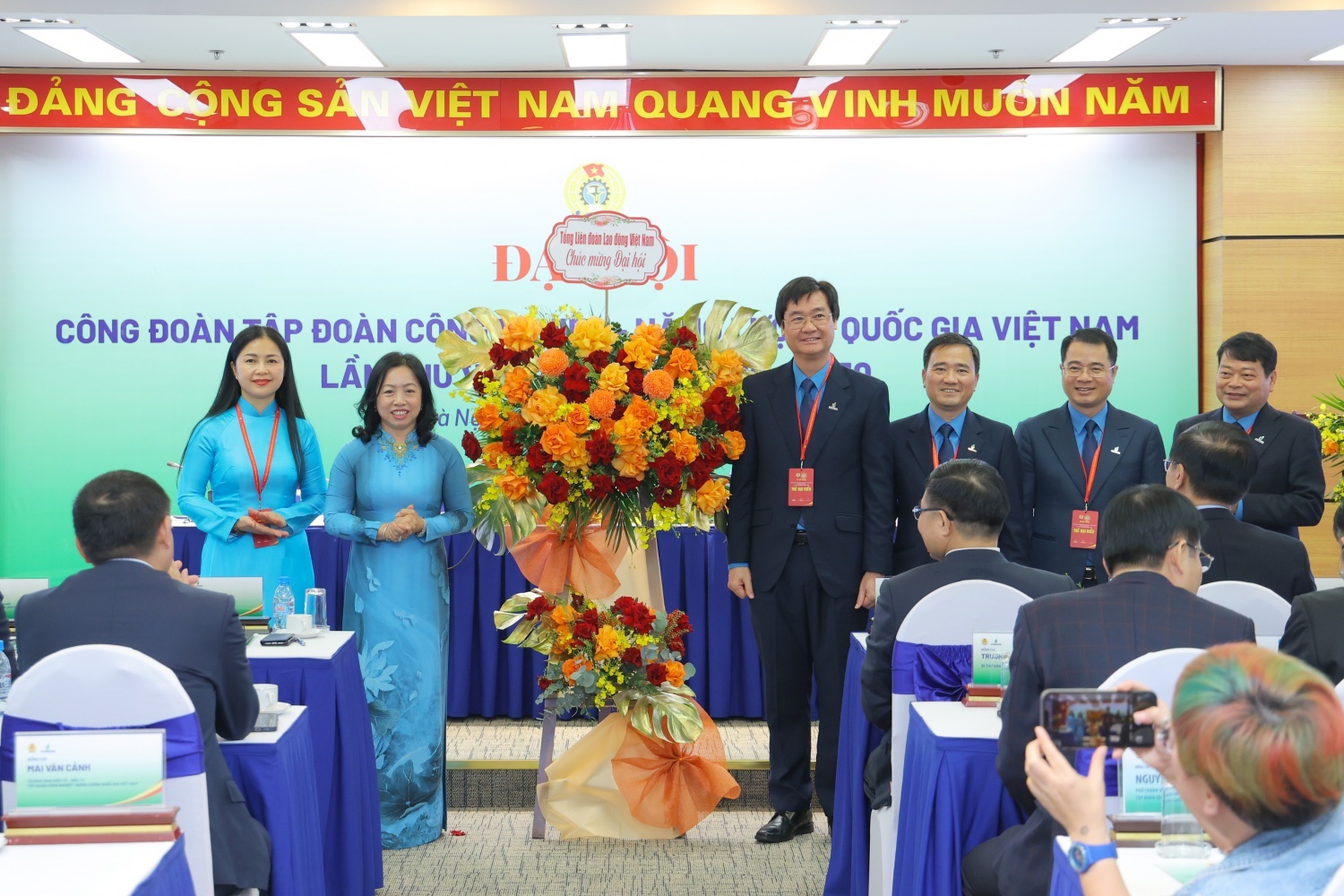 Giữ lửa truyền thống, xây dựng Công đoàn Petrovietnam vững mạnh đồng hành cùng NLĐ phát triển trong kỷ nguyên mới