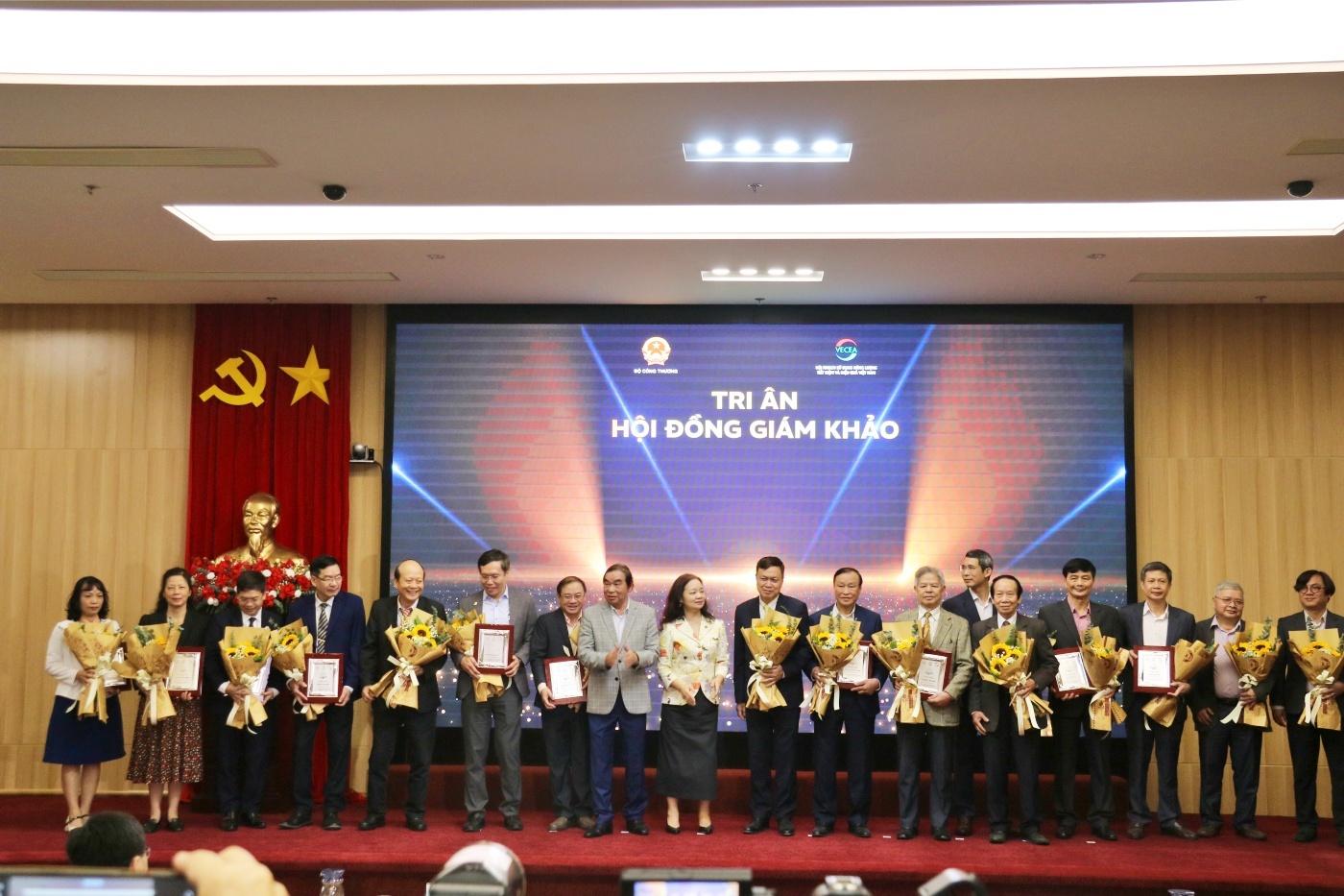 Tôn vinh các điển hình tiên phong sử dụng năng lượng hiệu quả