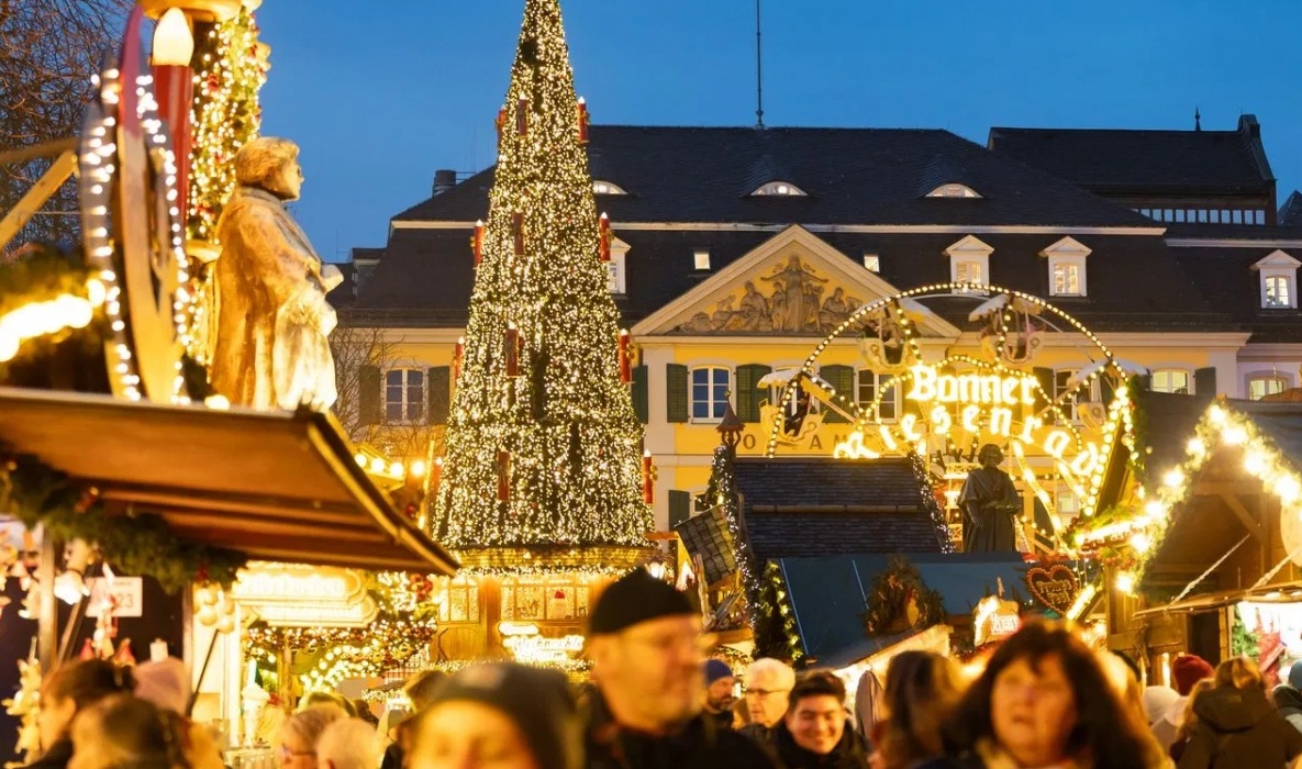 Không khí đón Giáng sinh rộn ràng trên thế giới