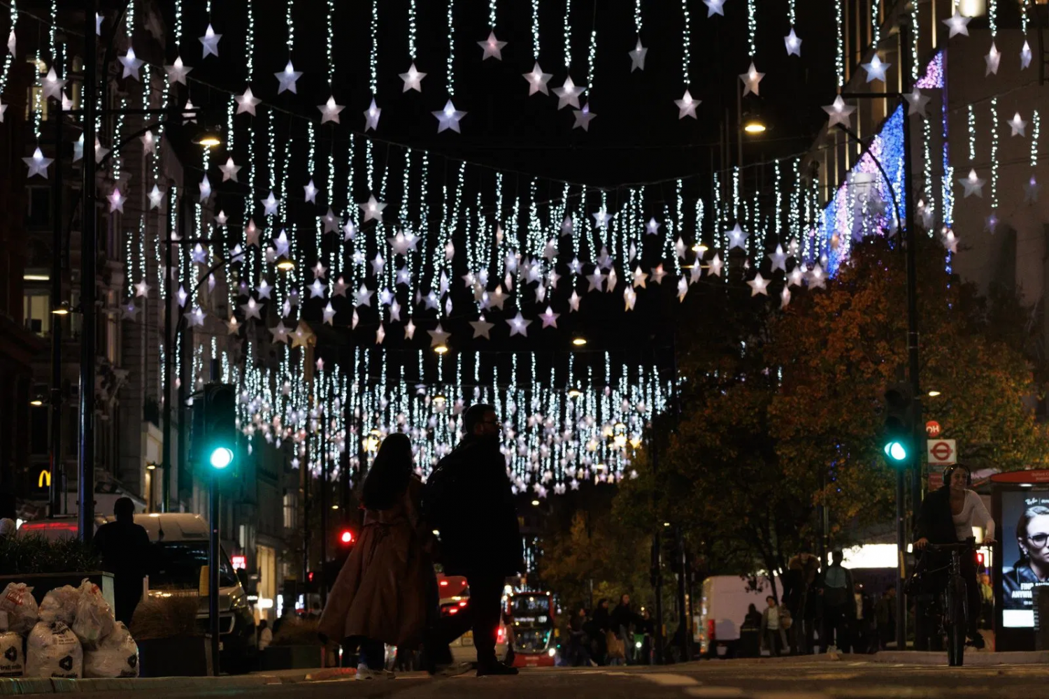 Không khí đón Giáng sinh rộn ràng trên thế giới