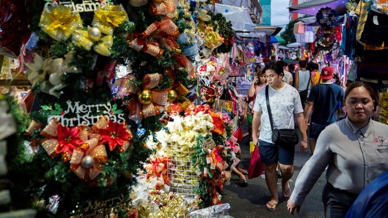 Không khí đón Giáng sinh rộn ràng trên thế giới