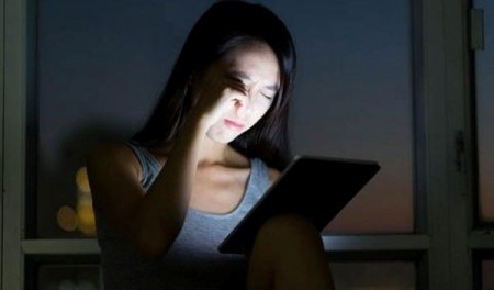 "Cày" phim xuyên đêm - Thói quen giải trí hay mối nguy âm thầm với giới trẻ?