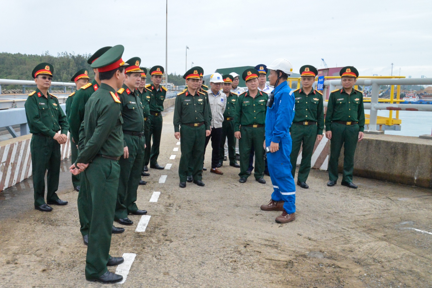 BSR bàn giao lô nhiên liệu đặc chủng đầu tiên phục vụ Quốc phòng cho Cục Xăng dầu