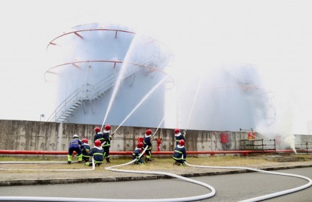 [Chùm ảnh] NMNĐ Sông Hậu 1 diễn tập phòng cháy, chữa cháy và cứu nạn, cứu hộ