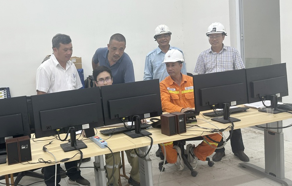 Đóng điện Trạm biến áp 220kV Lấp Vò chào mừng thành Đại hội Công đoàn Điện lực Việt Nam lần thứ VII