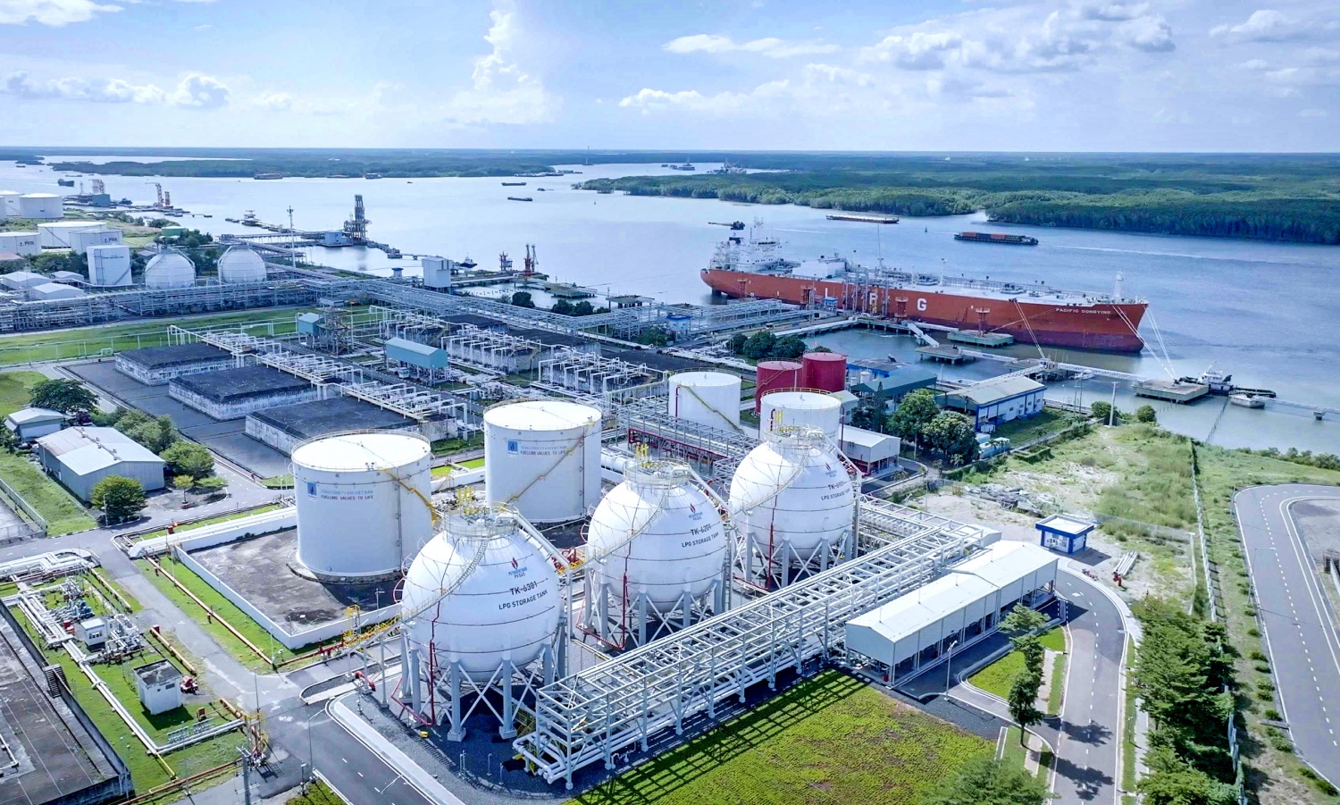 Petrovietnam thiết lập kỷ lục mới về doanh thu năm 2025 Petrovietnam thiết lập kỷ lục mới về doanh thu năm 2025