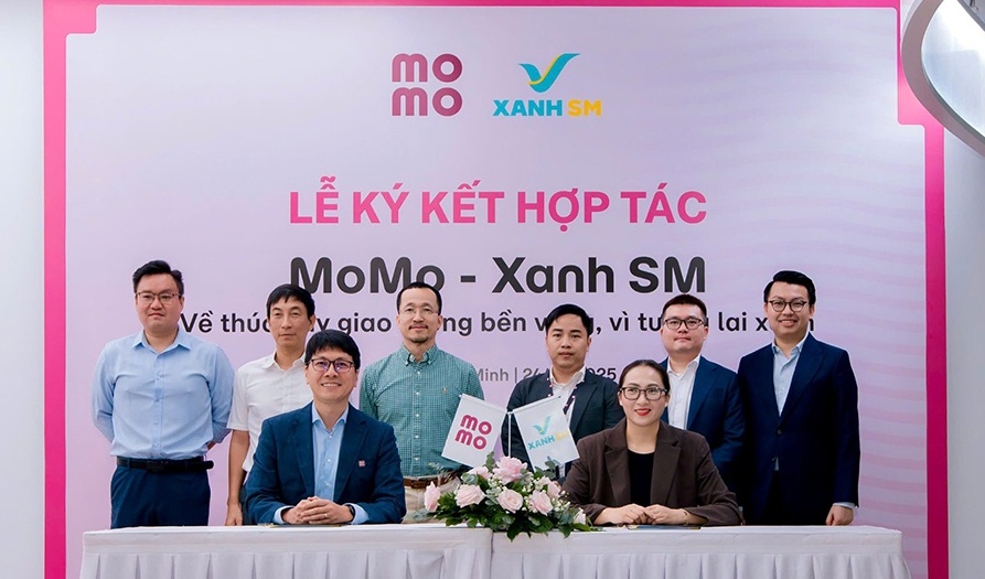 MoMo và Xanh SM ký kết hợp tác chiến lược, mở rộng dịch vụ di chuyển xanh và thanh toán số cho người dùng