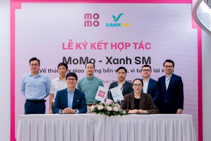 MoMo và Xanh SM ký kết hợp tác chiến lược, mở rộng dịch vụ di chuyển xanh và thanh toán số cho người dùng