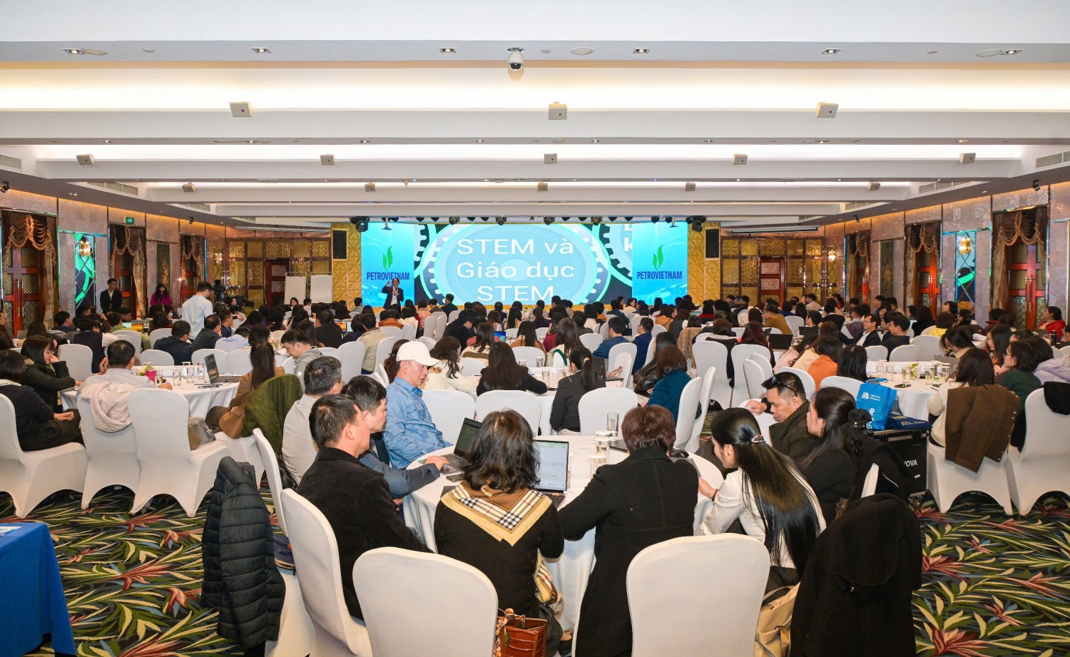 Giáo viên khu vực phía Bắc tham gia tập huấn vận hành phòng STEM Innovation Petrovietnam